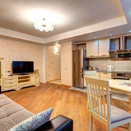 Apartments Near The Shopping Center Gulliver Kiev Bagian luar foto