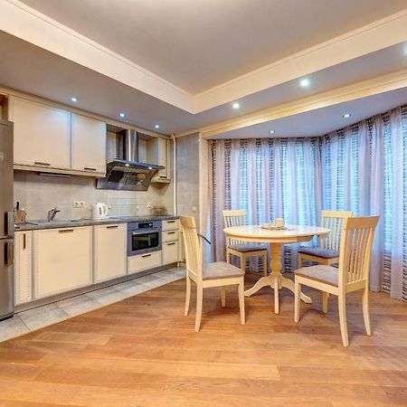 Apartments Near The Shopping Center Gulliver Kiev Bagian luar foto