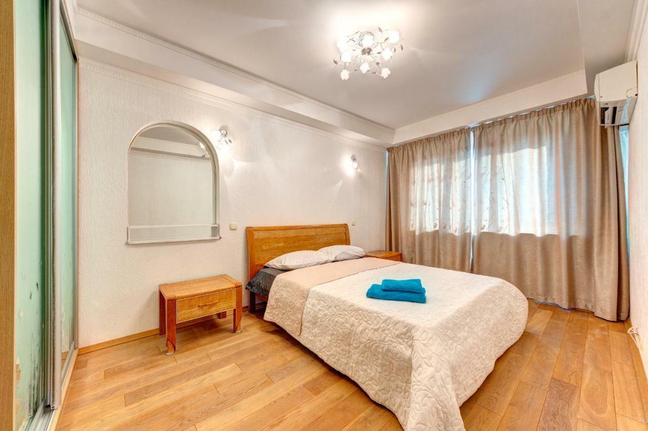 Apartments Near The Shopping Center Gulliver Kiev Bagian luar foto