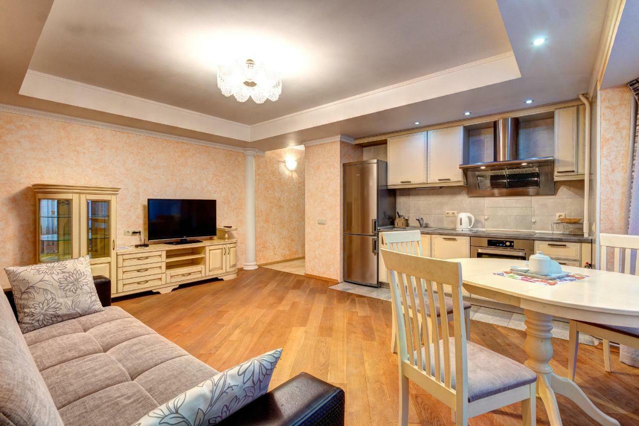 Apartments Near The Shopping Center Gulliver Kiev Bagian luar foto