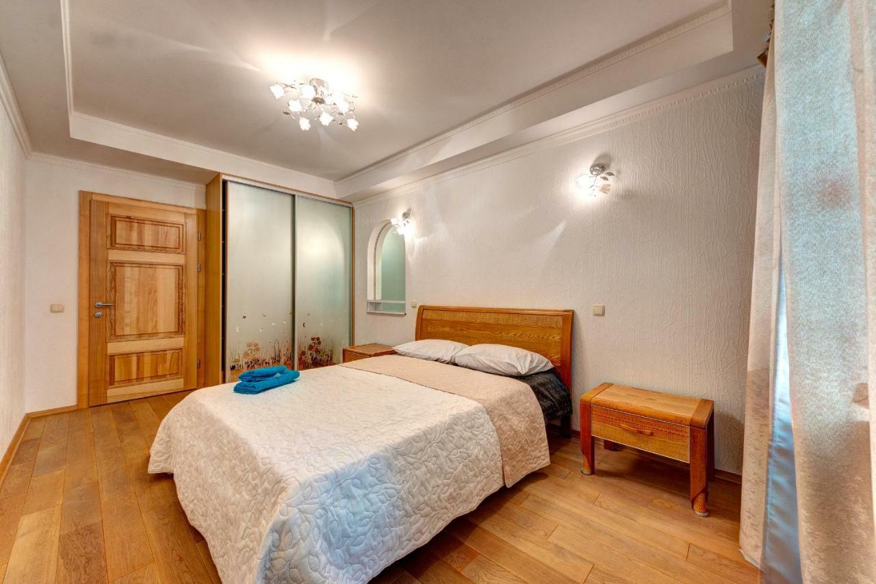Apartments Near The Shopping Center Gulliver Kiev Bagian luar foto