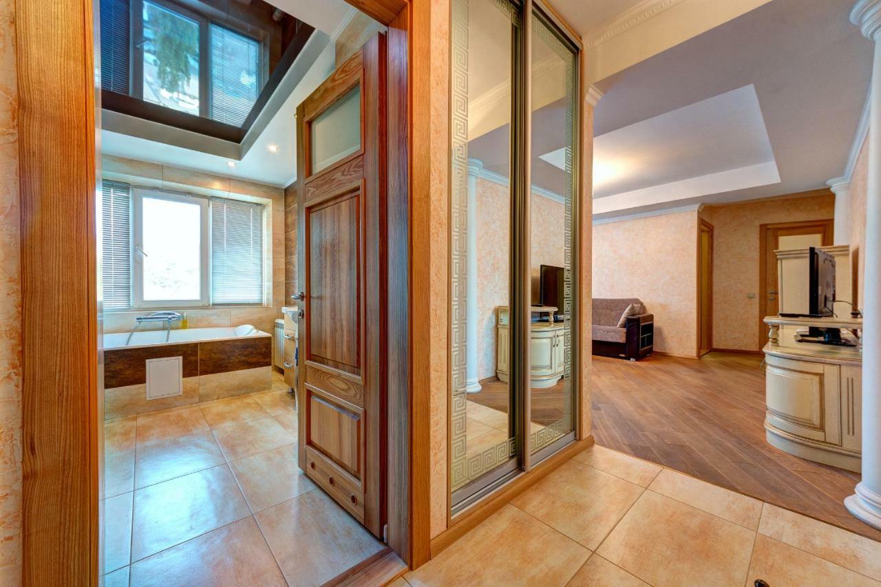 Apartments Near The Shopping Center Gulliver Kiev Bagian luar foto