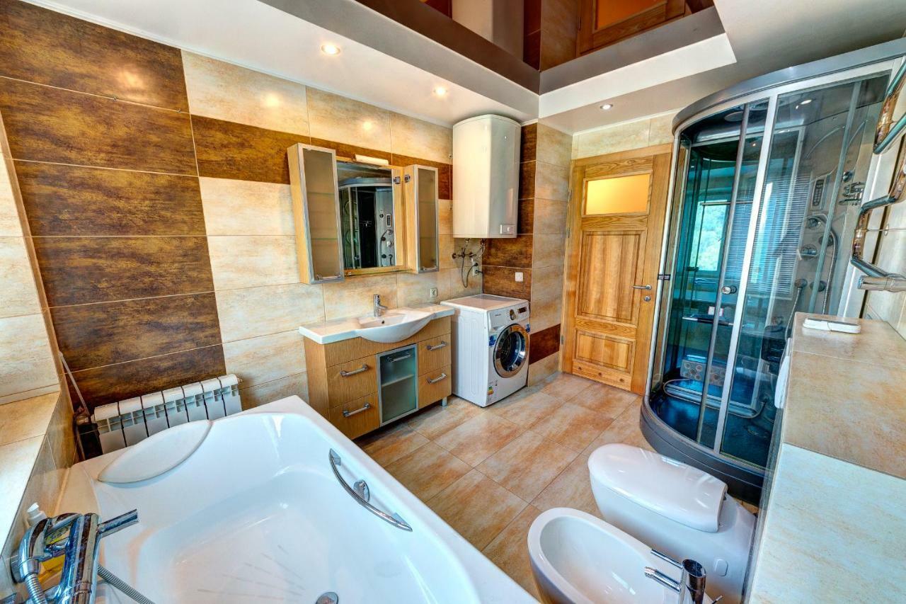 Apartments Near The Shopping Center Gulliver Kiev Bagian luar foto