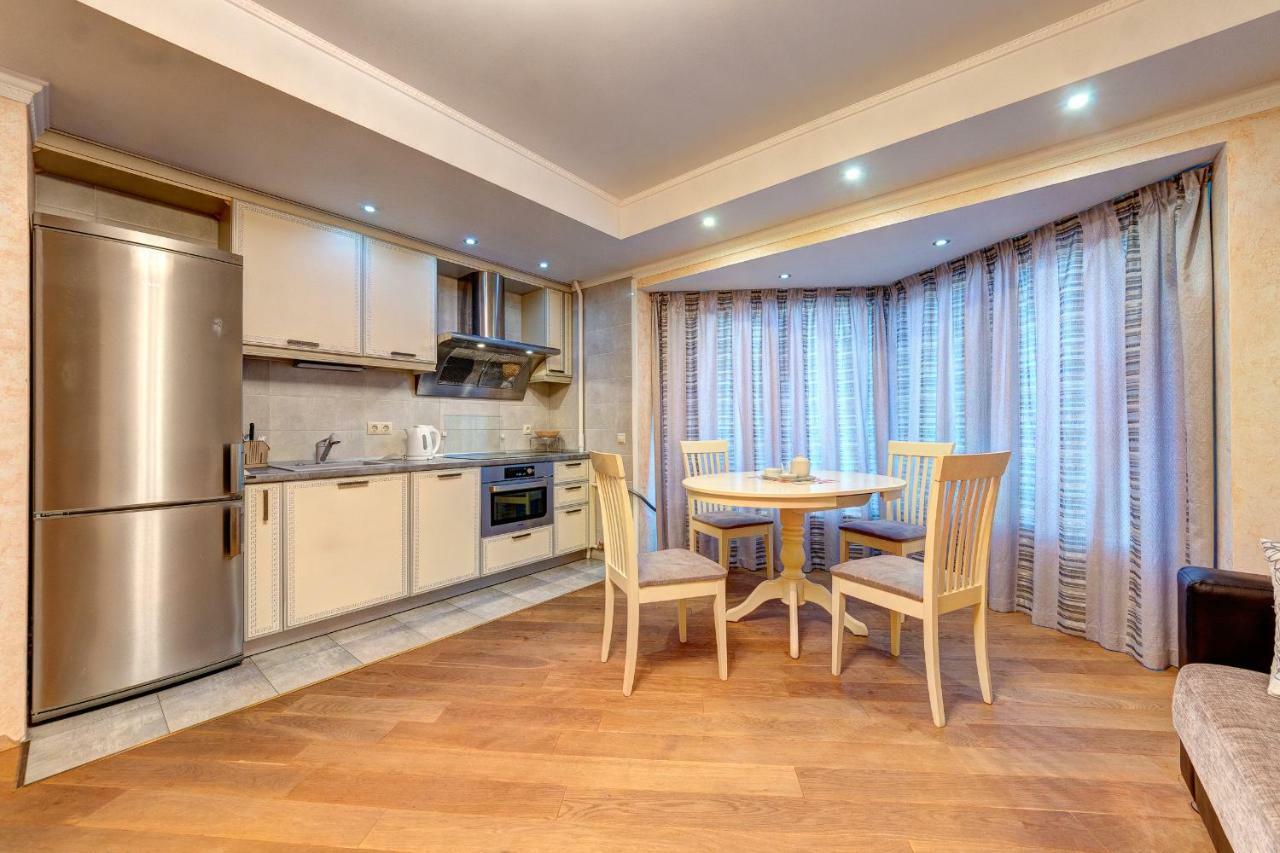 Apartments Near The Shopping Center Gulliver Kiev Bagian luar foto