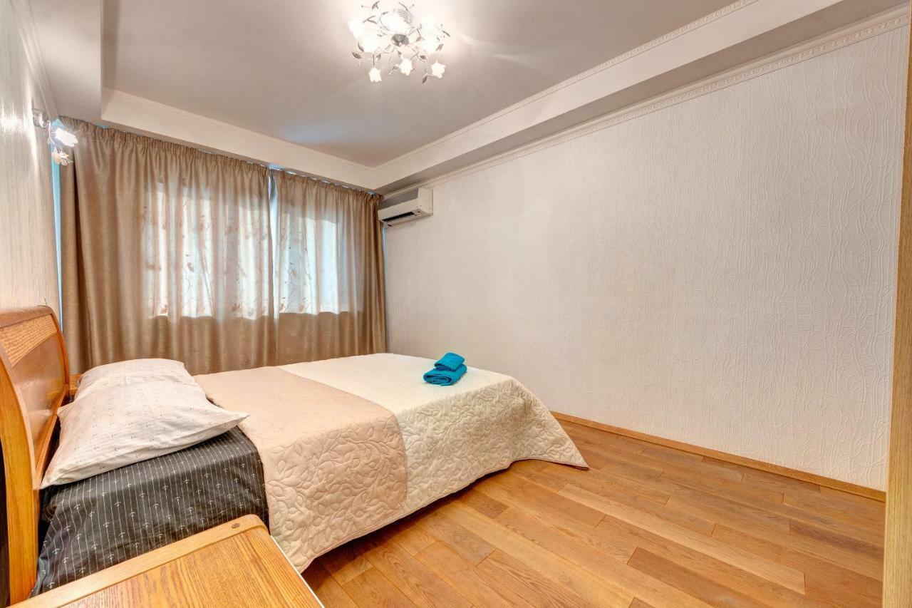 Apartments Near The Shopping Center Gulliver Kiev Bagian luar foto
