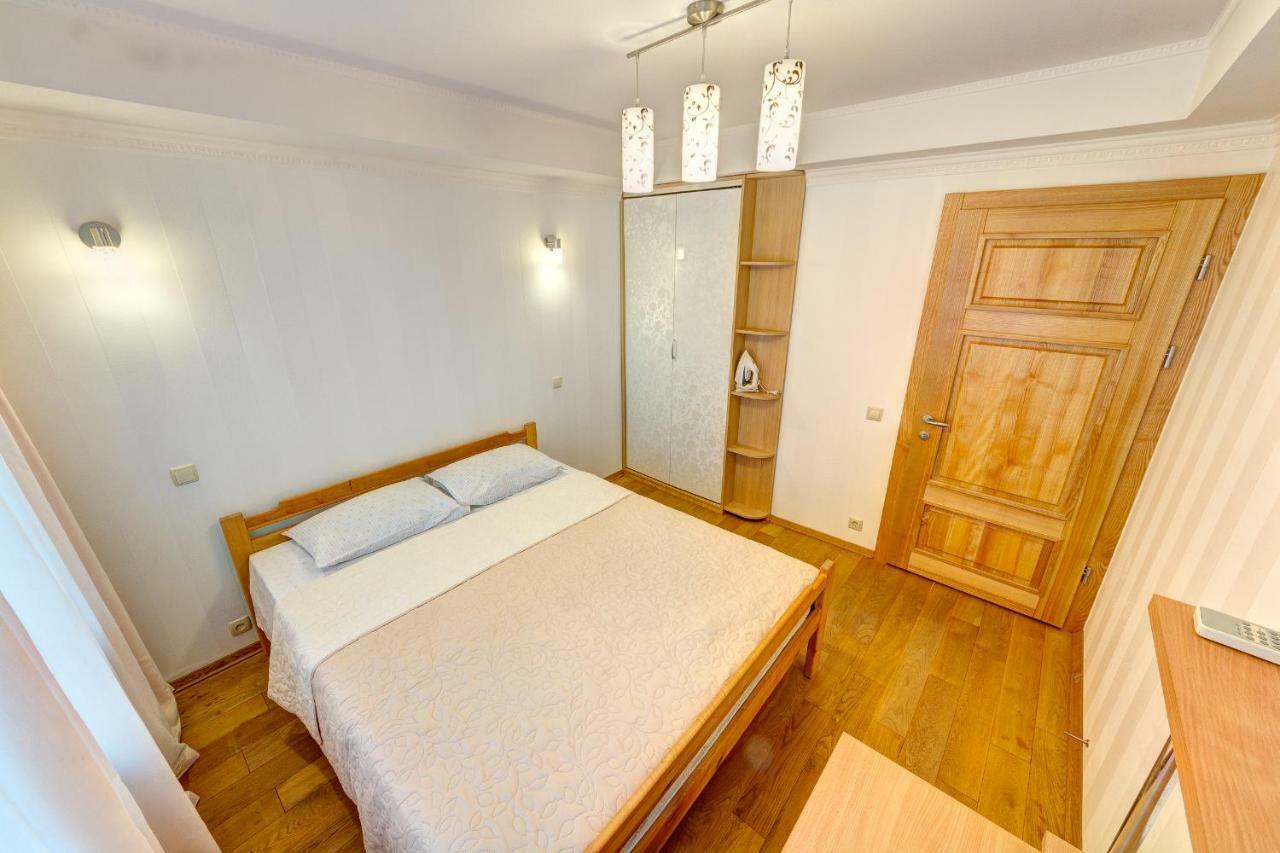 Apartments Near The Shopping Center Gulliver Kiev Bagian luar foto