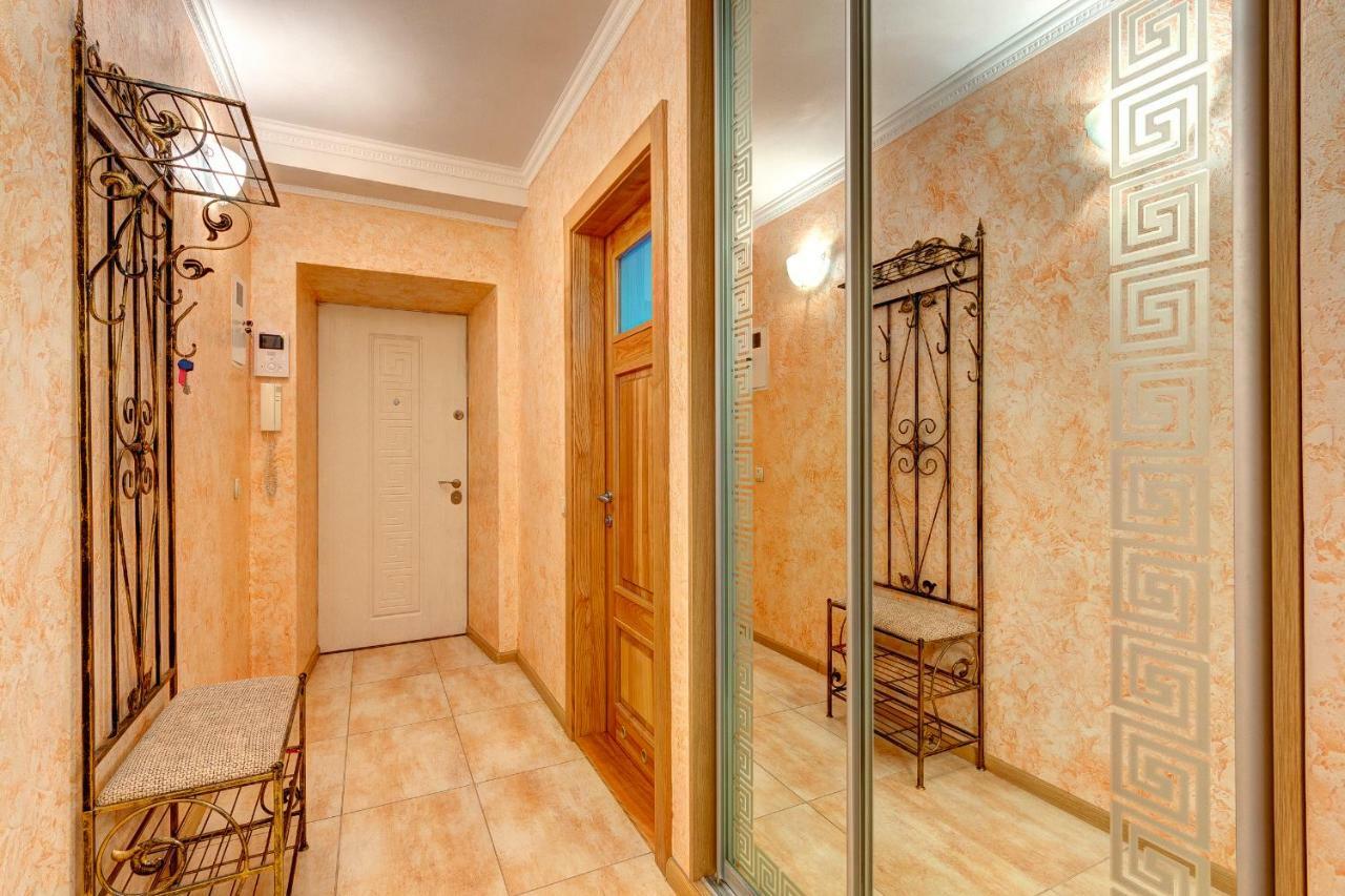 Apartments Near The Shopping Center Gulliver Kiev Bagian luar foto